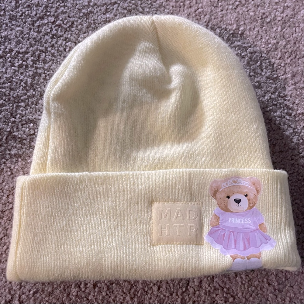 adult mad hatter smiley cuff beanie pale yellow, adorable bear patch like new